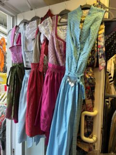 Schnell fürs Oktoberfest eindecken⭐️🥨👗
#vintage #seconhand #dirndl #oktoberfest